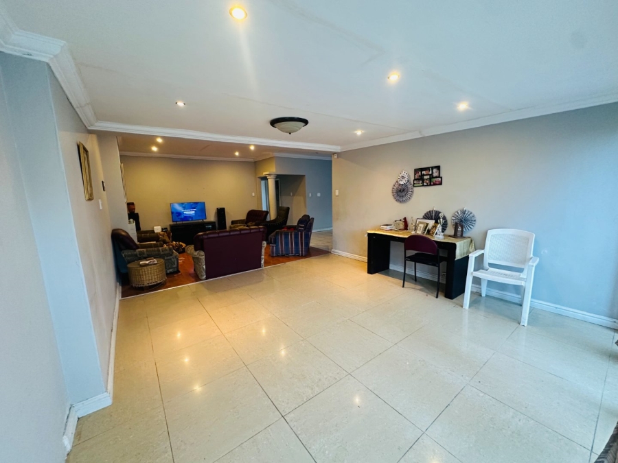 To Let 3 Bedroom Property for Rent in Loerie Park Western Cape